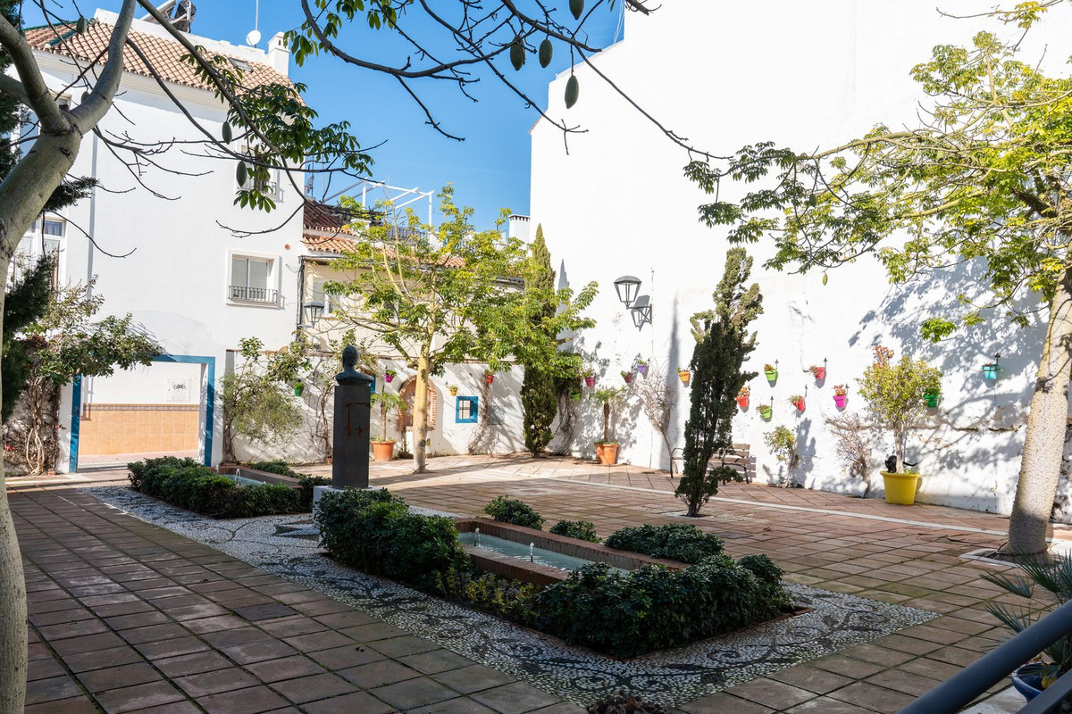 5 Bed Townhouse for sale in Estepona Costa Del Sol, Málaga, Spain