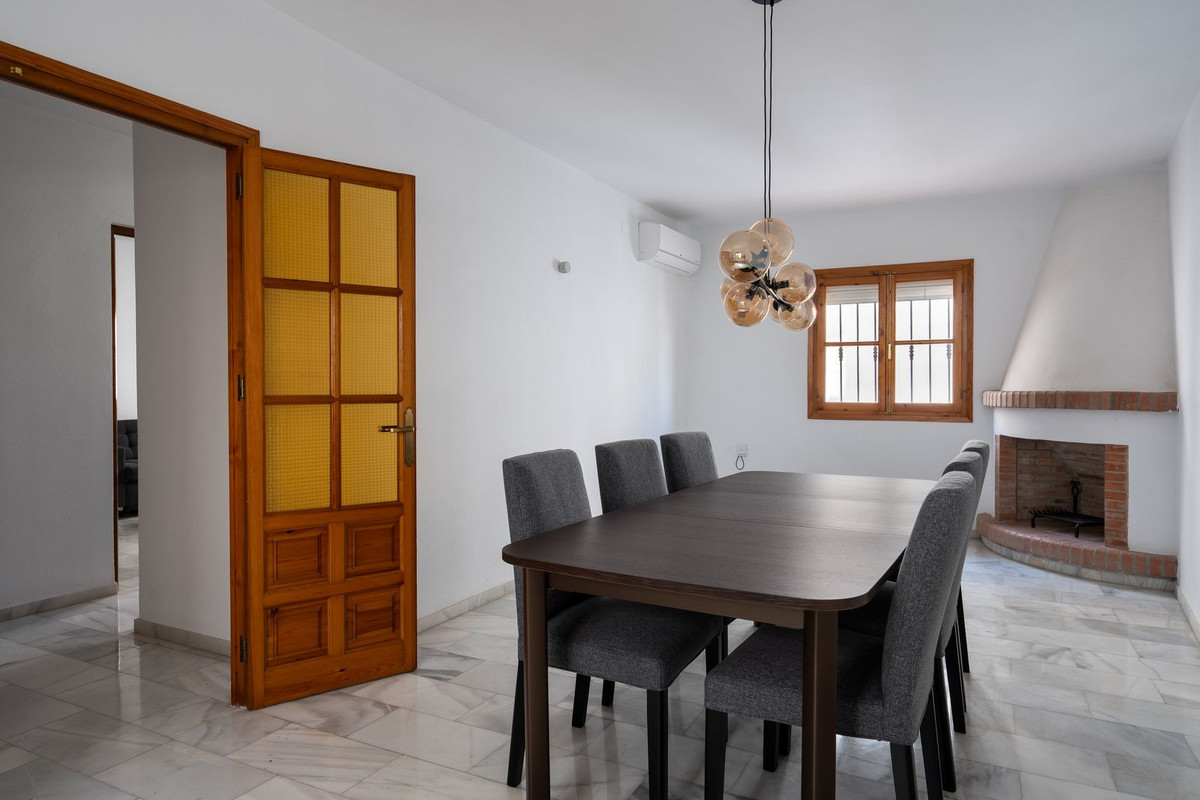 5 Bed Townhouse for sale in Estepona Costa Del Sol, Málaga, Spain