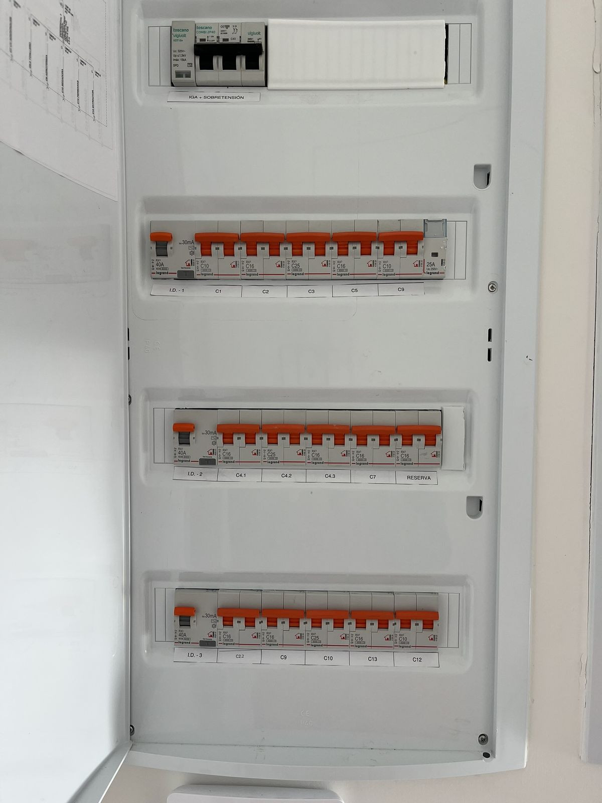 Se vende Apartamento Planta Media de 3 dormitorios en Costa Del Sol, Málaga, España