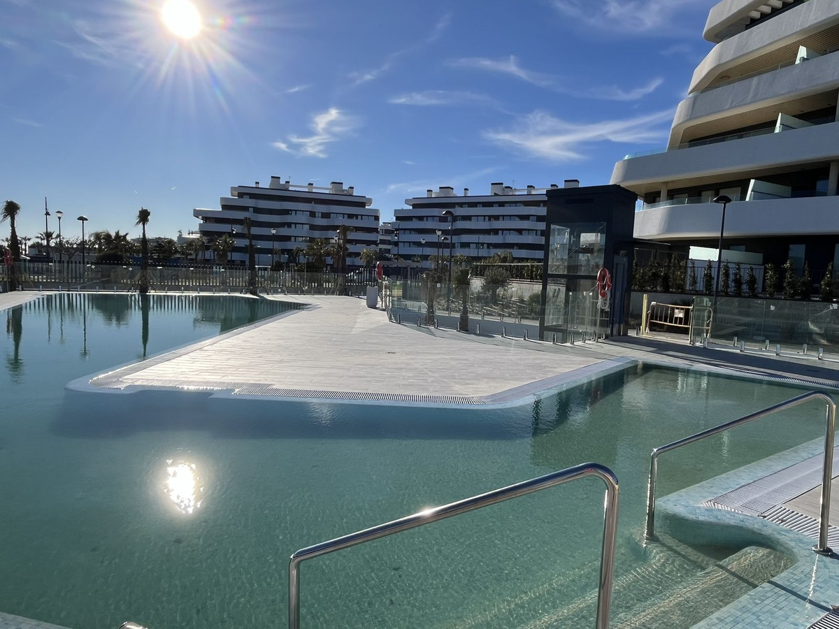 Se vende Apartamento Planta Media de 3 dormitorios en Costa Del Sol, Málaga, España