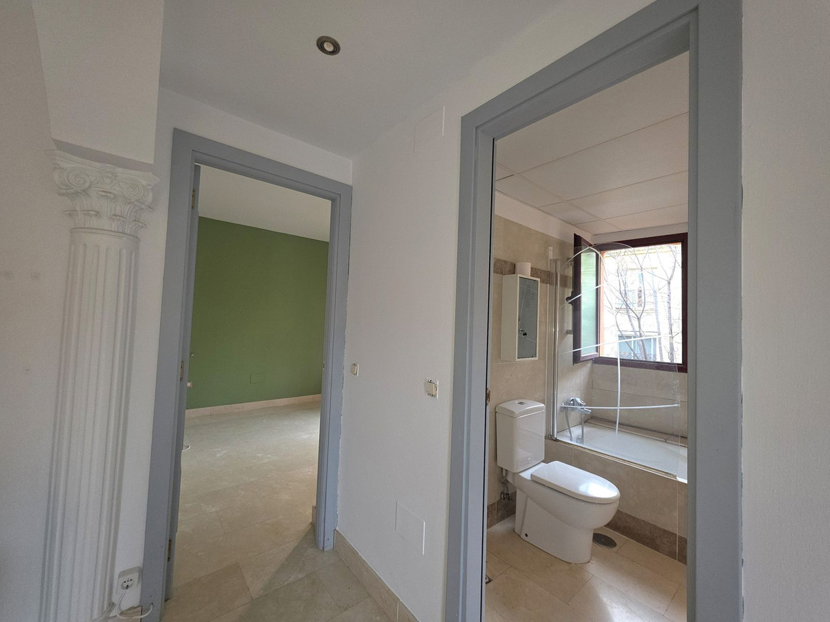 2 Bed Apartment for sale in Estepona Costa Del Sol, Málaga, Spain