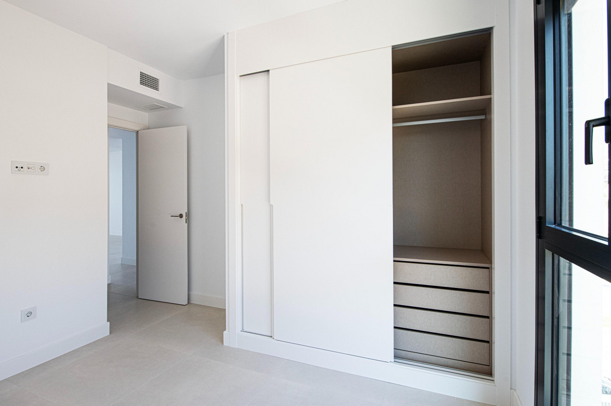 3 Bed Apartment for sale in Fuengirola Costa Del Sol, Málaga, Spain