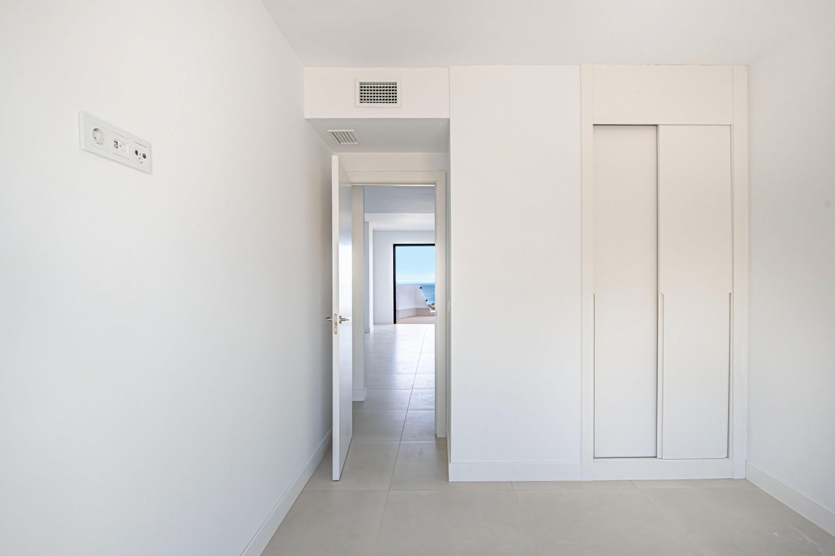 3 Bed Apartment for sale in Fuengirola Costa Del Sol, Málaga, Spain