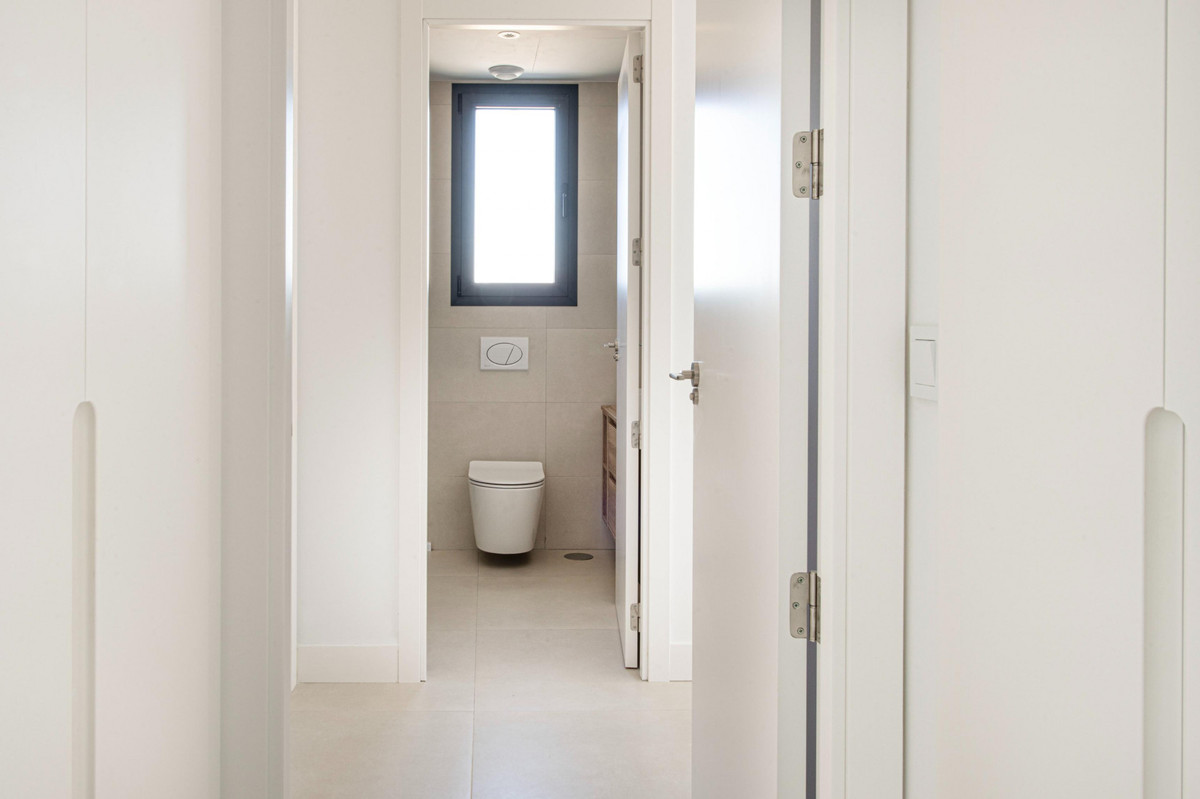 3 Bed Apartment for sale in Fuengirola Costa Del Sol, Málaga, Spain
