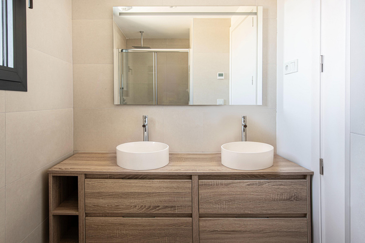 3 Bed Apartment for sale in Fuengirola Costa Del Sol, Málaga, Spain