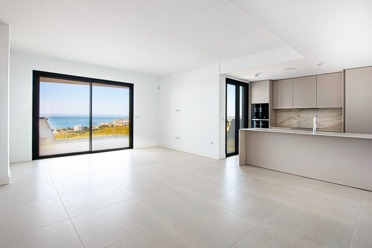 3 Bed Apartment for sale in Fuengirola Costa Del Sol, Málaga, Spain