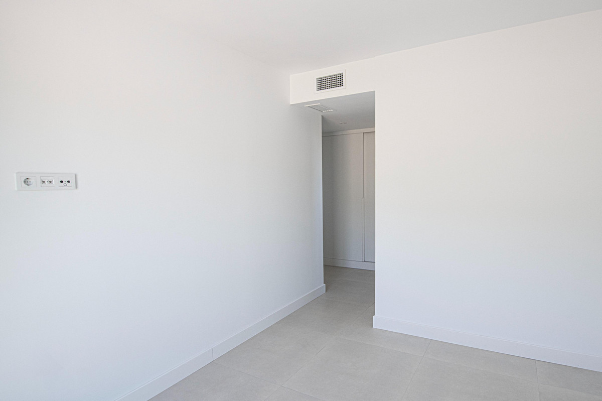 3 Bed Apartment for sale in Fuengirola Costa Del Sol, Málaga, Spain