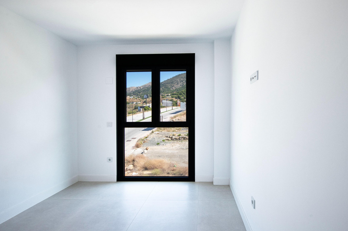 3 Bed Apartment for sale in Fuengirola Costa Del Sol, Málaga, Spain