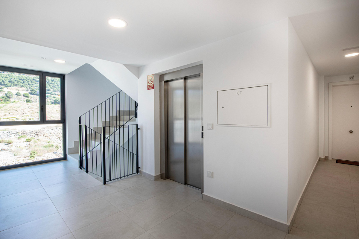 3 Bed Apartment for sale in Fuengirola Costa Del Sol, Málaga, Spain