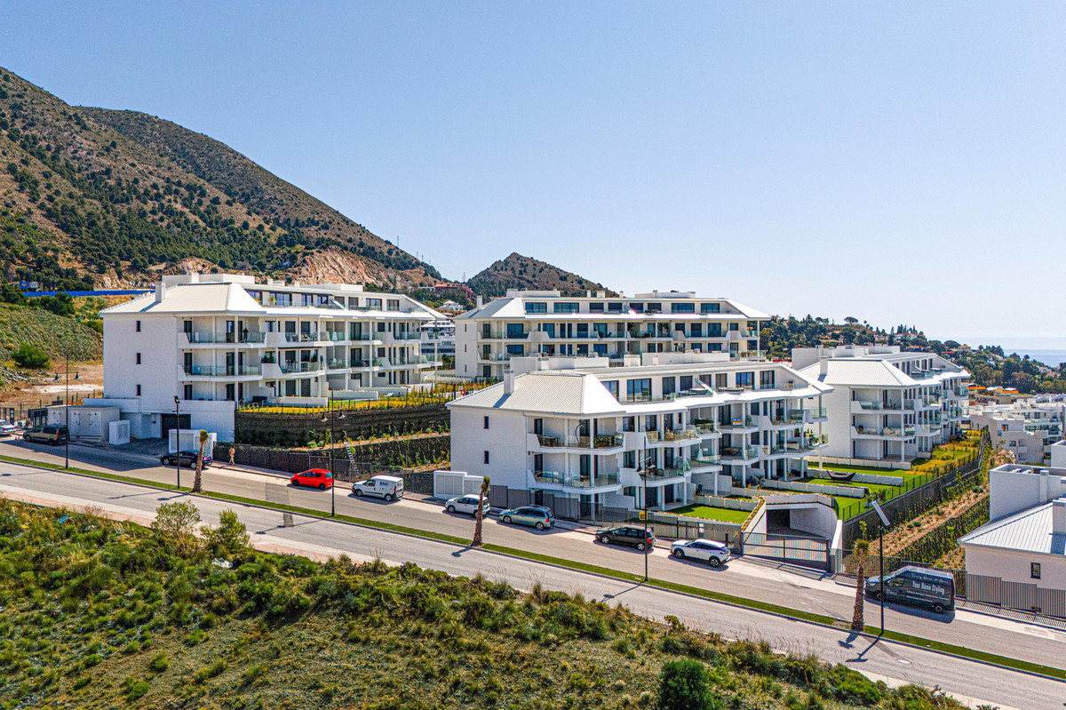 3 Bed Apartment for sale in Fuengirola Costa Del Sol, Málaga, Spain