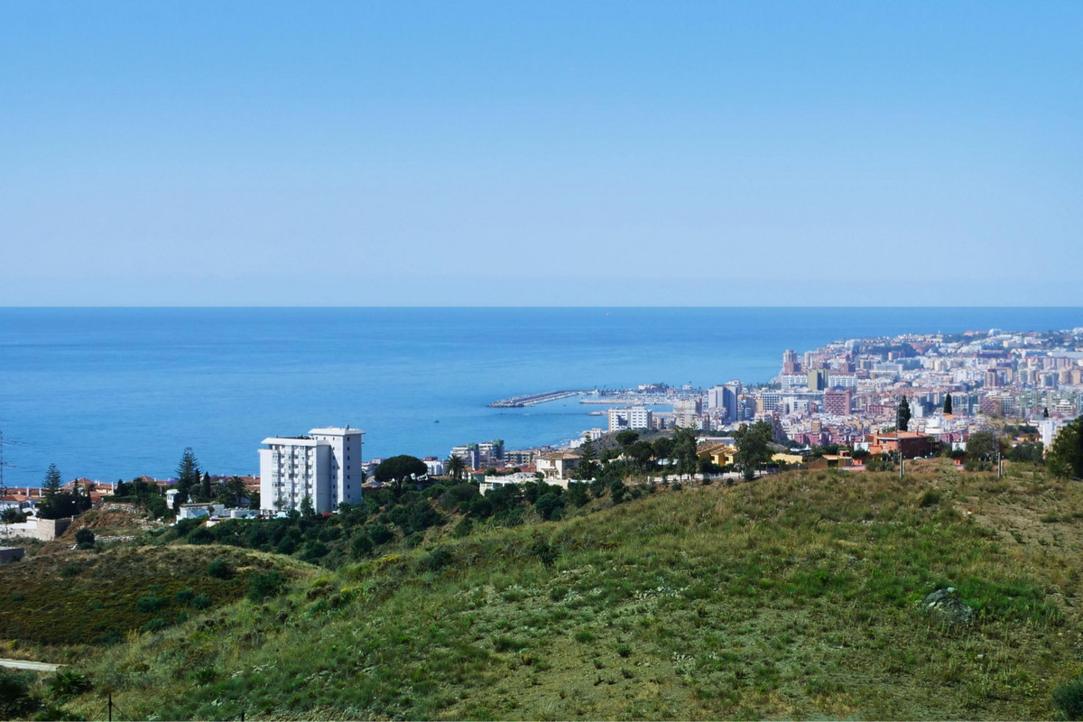 3 Bed Apartment for sale in Fuengirola Costa Del Sol, Málaga, Spain
