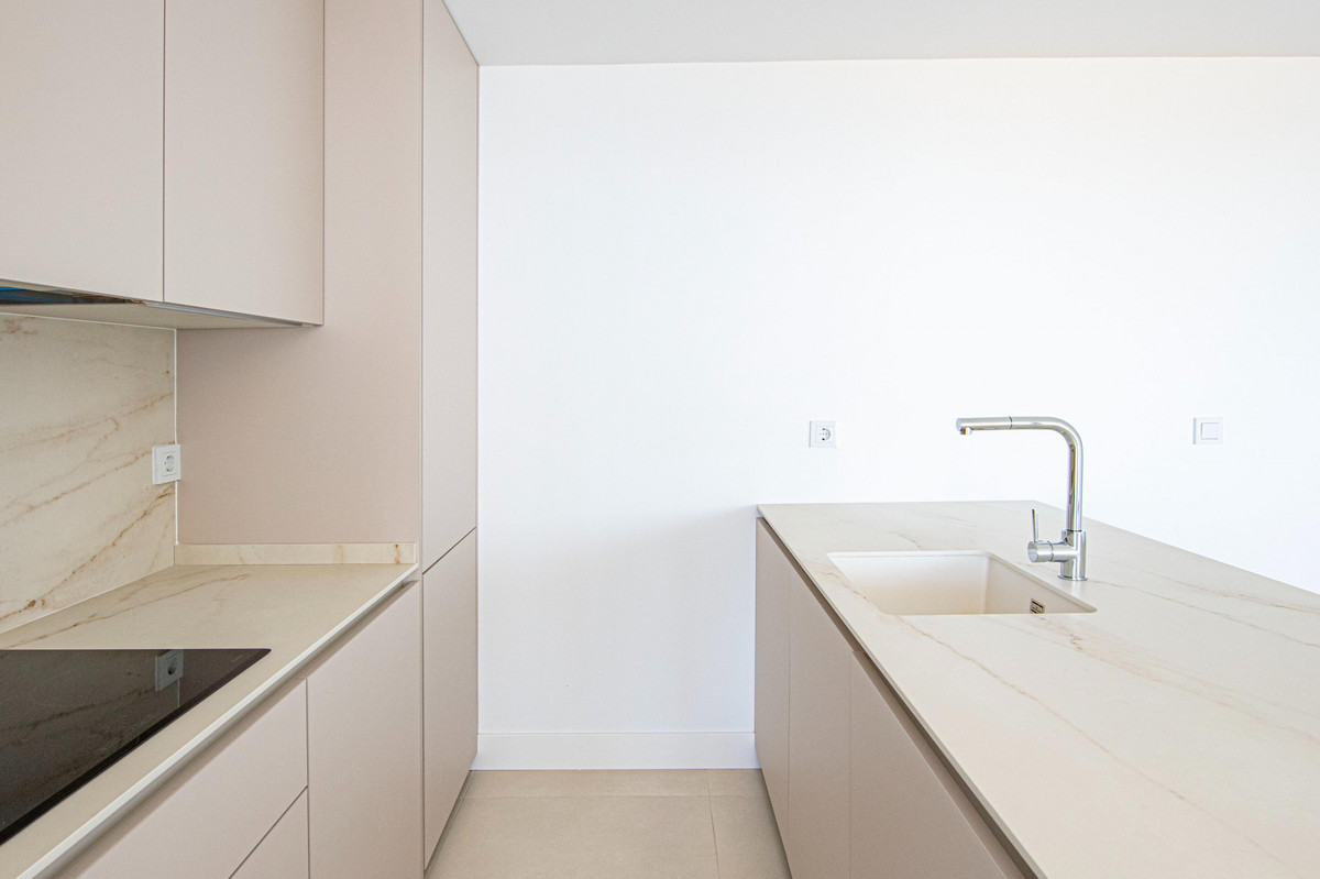 3 Bed Apartment for sale in Fuengirola Costa Del Sol, Málaga, Spain