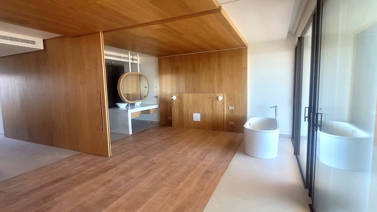 2 Bed Apartment for sale in Fuengirola Costa Del Sol, Málaga, Spain