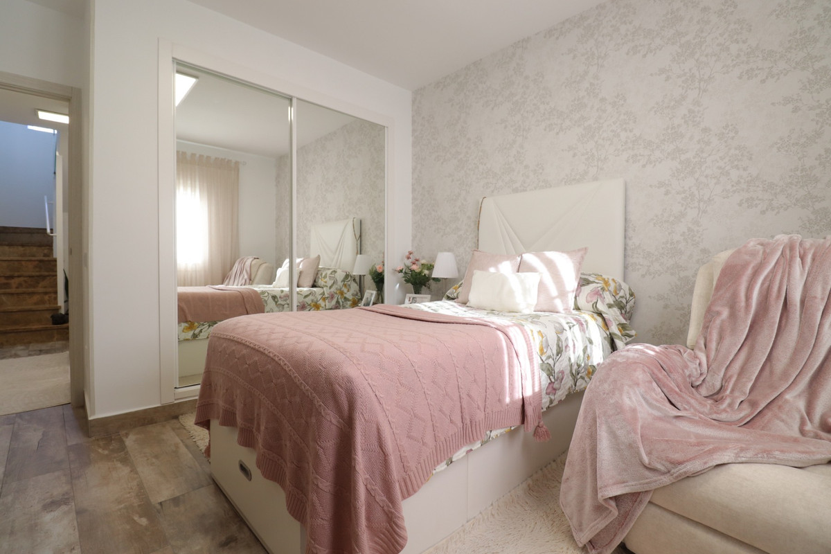 4 Bed Townhouse for sale in Villamartin Costa Blanca, Alicante, Spain