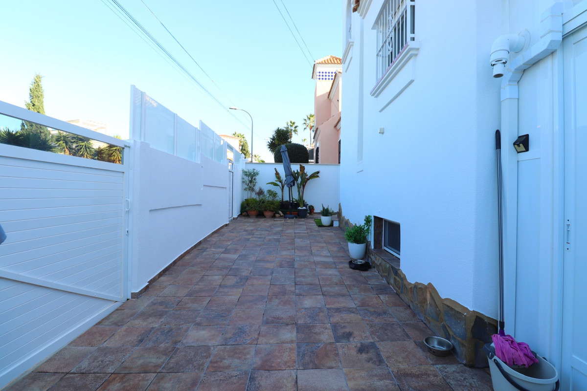 4 Bed Townhouse for sale in Villamartin Costa Blanca, Alicante, Spain