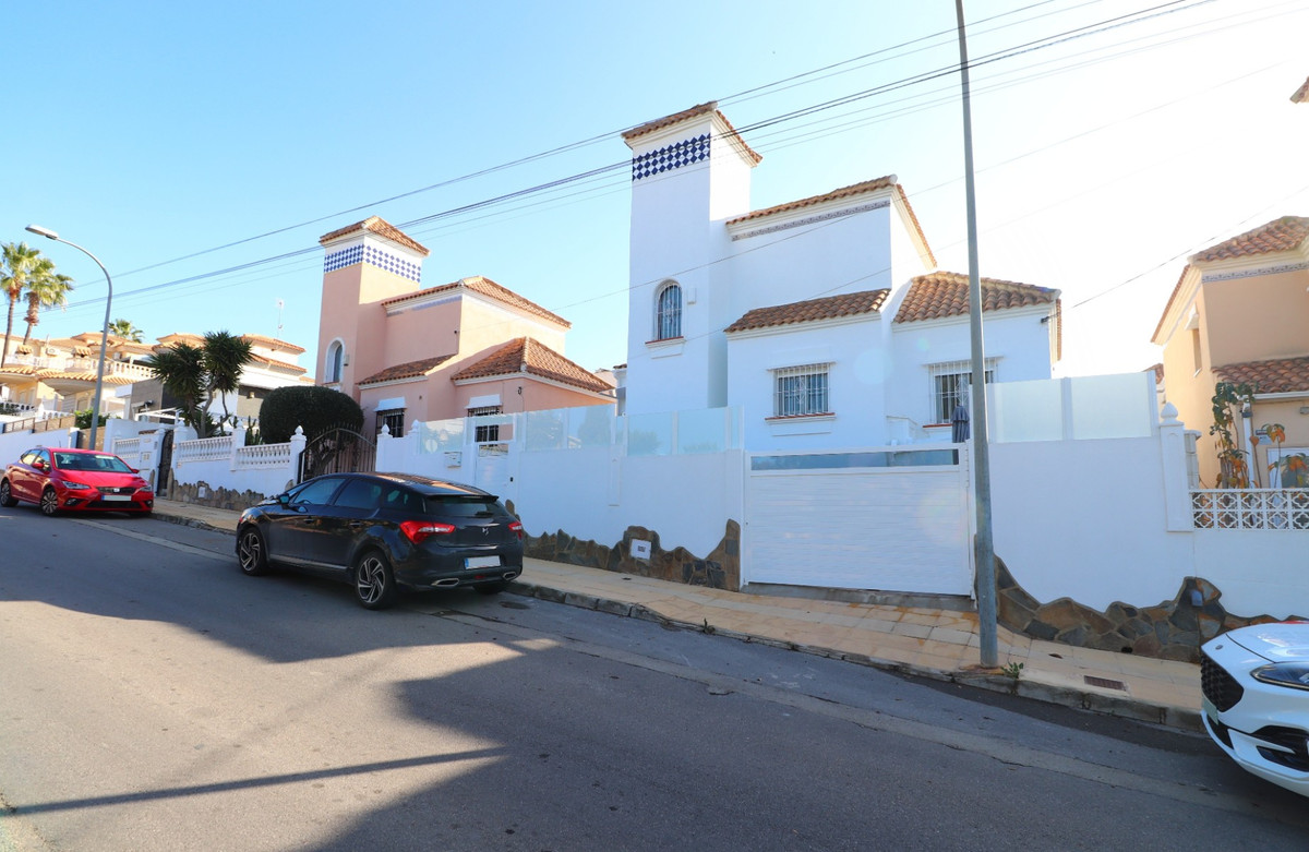 4 Bed Townhouse for sale in Villamartin Costa Blanca, Alicante, Spain