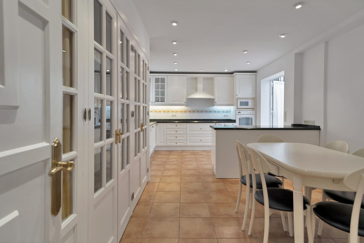 3 Bed Apartment for sale in Marbella Costa Del Sol, Málaga, Spain