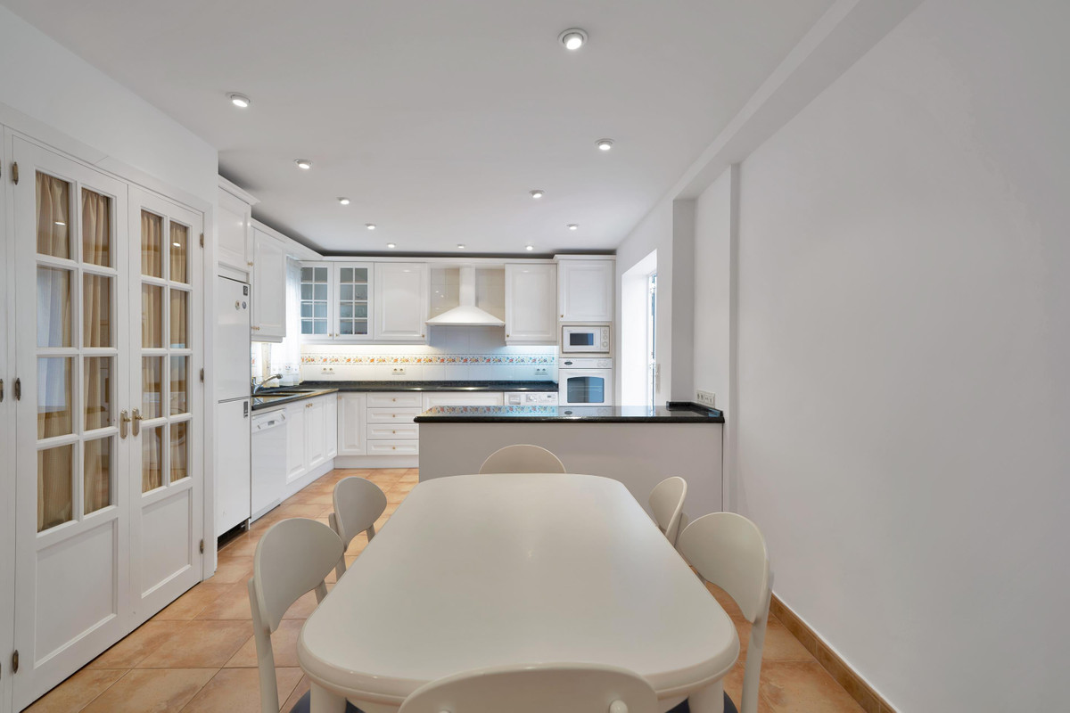 3 Bed Apartment for sale in Marbella Costa Del Sol, Málaga, Spain