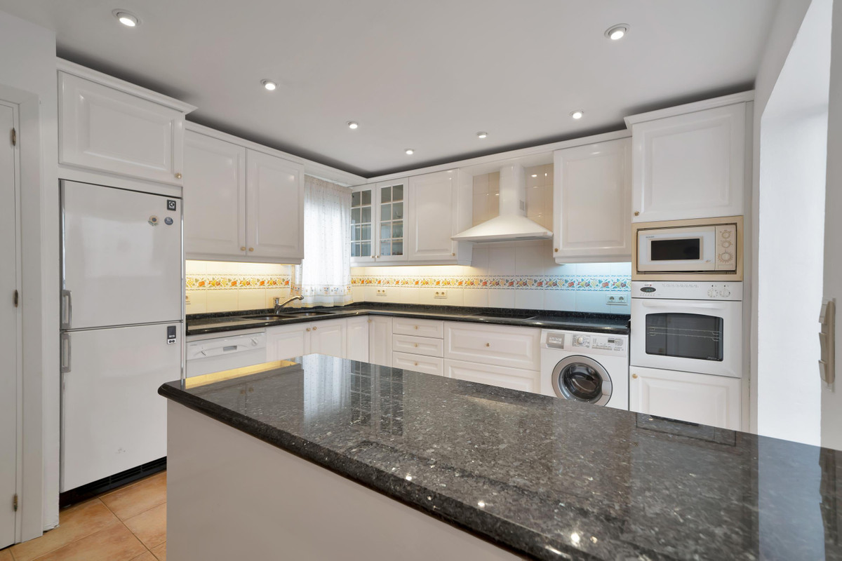 3 Bed Apartment for sale in Marbella Costa Del Sol, Málaga, Spain