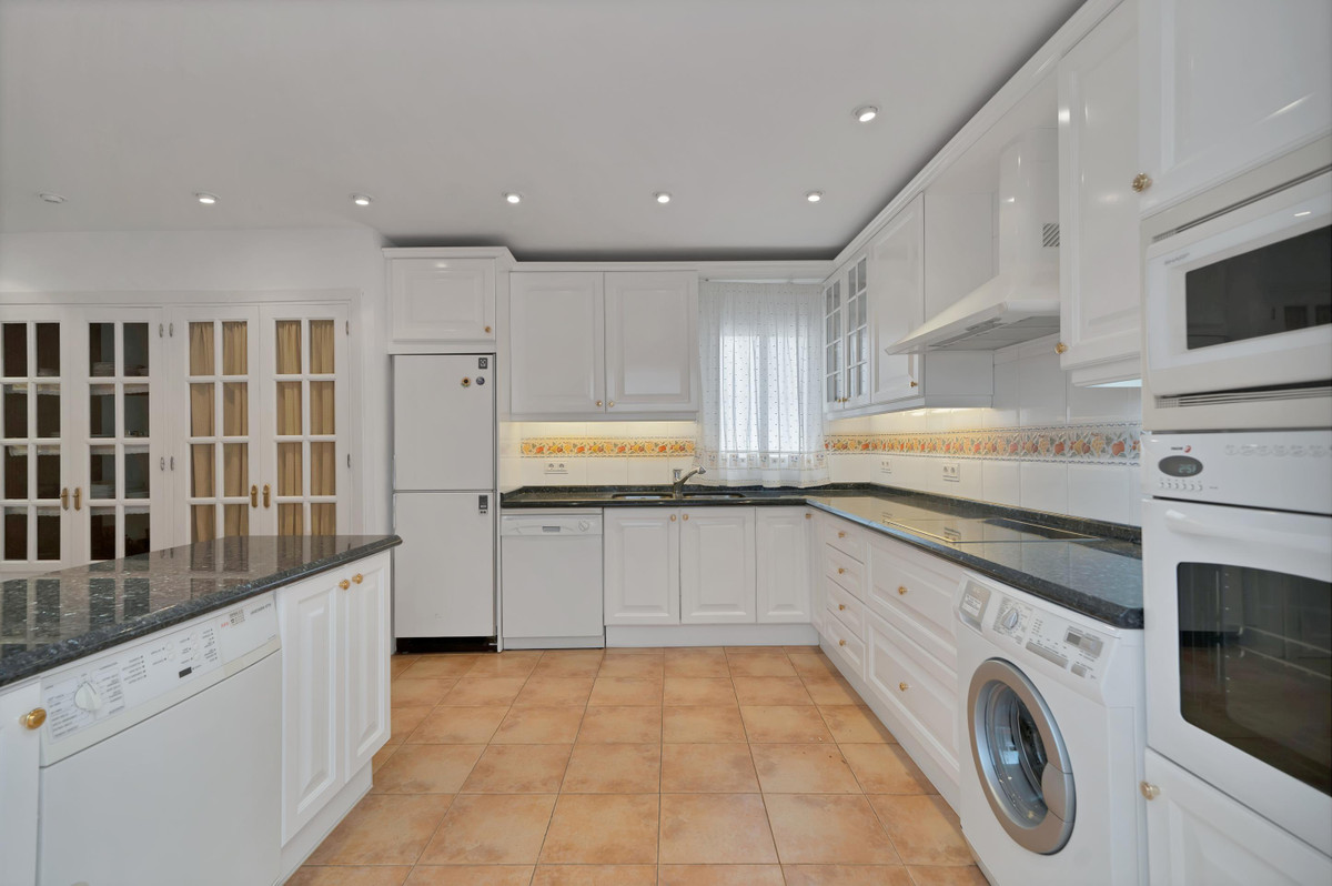 3 Bed Apartment for sale in Marbella Costa Del Sol, Málaga, Spain
