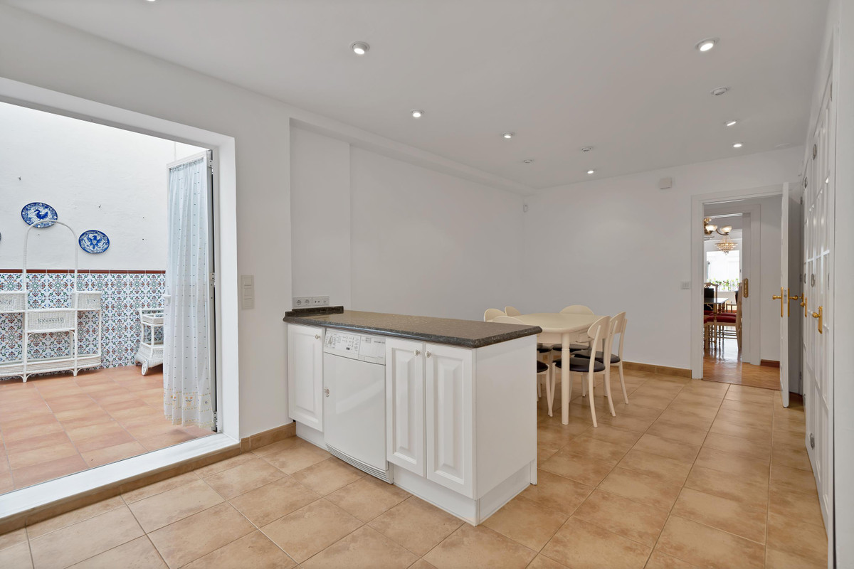3 Bed Apartment for sale in Marbella Costa Del Sol, Málaga, Spain