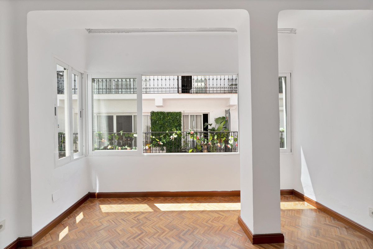 3 Bed Apartment for sale in Marbella Costa Del Sol, Málaga, Spain