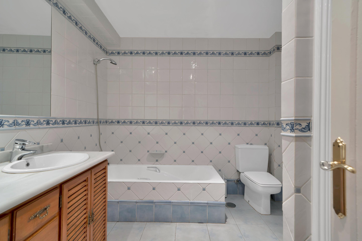 3 Bed Apartment for sale in Marbella Costa Del Sol, Málaga, Spain