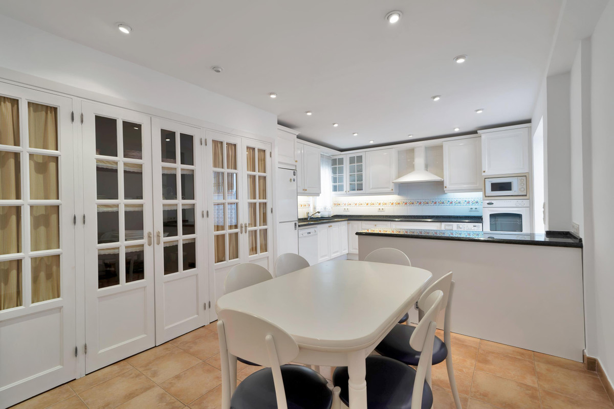 3 Bed Apartment for sale in Marbella Costa Del Sol, Málaga, Spain