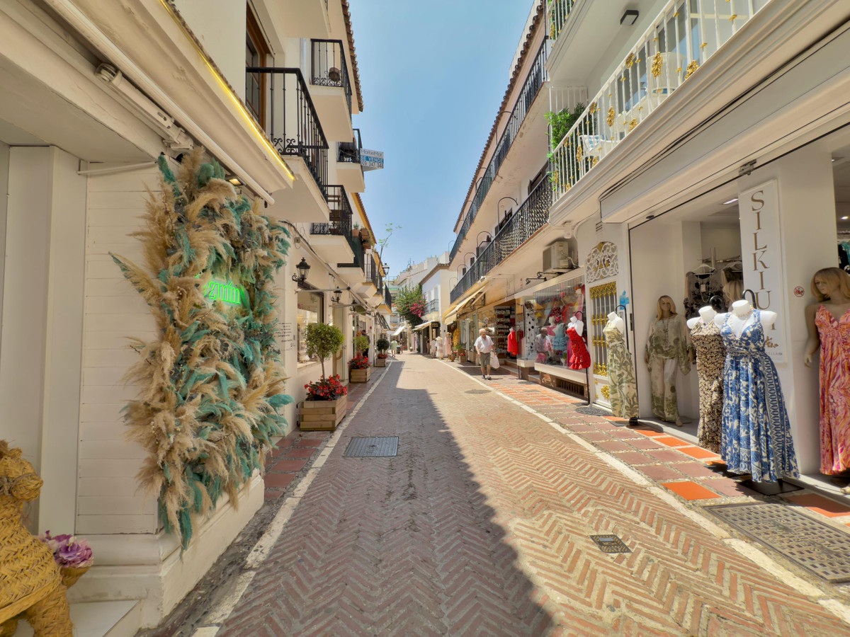 3 Bed Apartment for sale in Marbella Costa Del Sol, Málaga, Spain