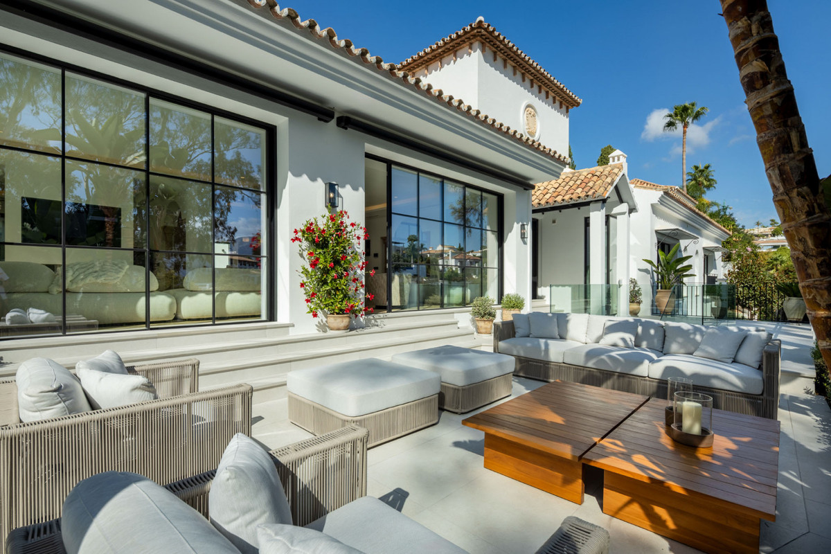 5 Bed Townhouse for sale in Benahavís Costa Del Sol, Málaga, Spain