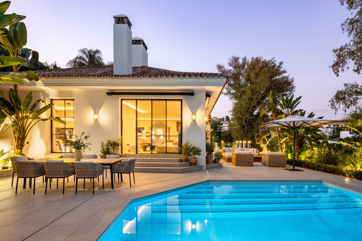 5 Bed Townhouse for sale in Benahavís Costa Del Sol, Málaga, Spain