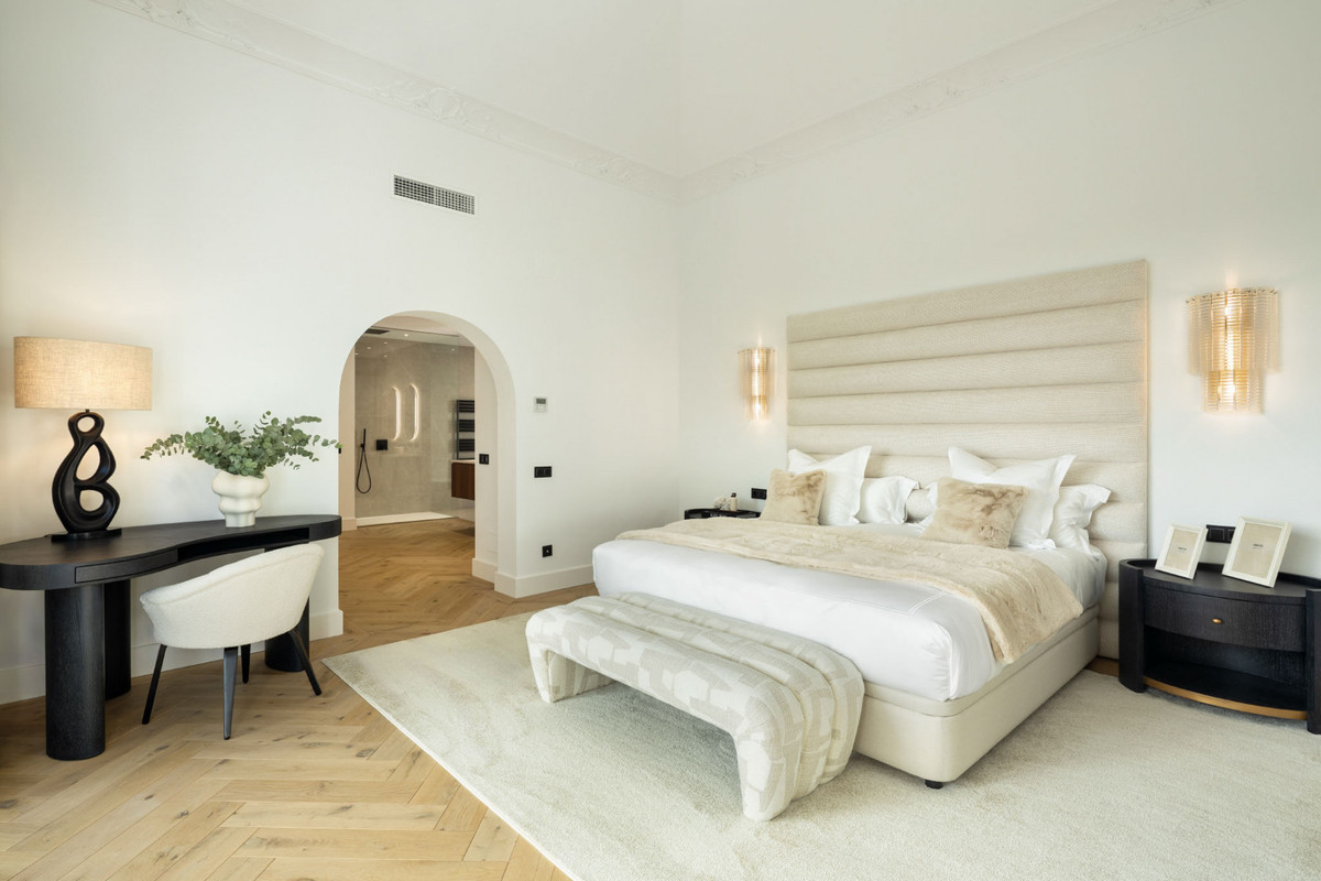 5 Bed Townhouse for sale in Benahavís Costa Del Sol, Málaga, Spain