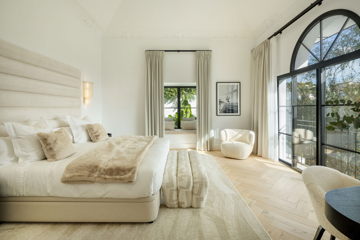 5 Bed Townhouse for sale in Benahavís Costa Del Sol, Málaga, Spain