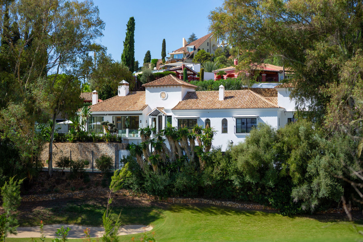 5 Bed Townhouse for sale in Benahavís Costa Del Sol, Málaga, Spain
