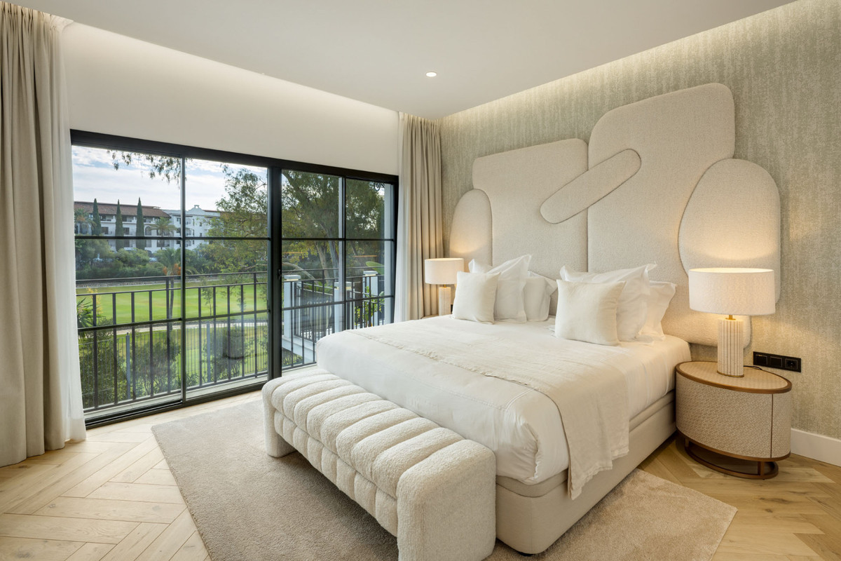 5 Bed Townhouse for sale in Benahavís Costa Del Sol, Málaga, Spain