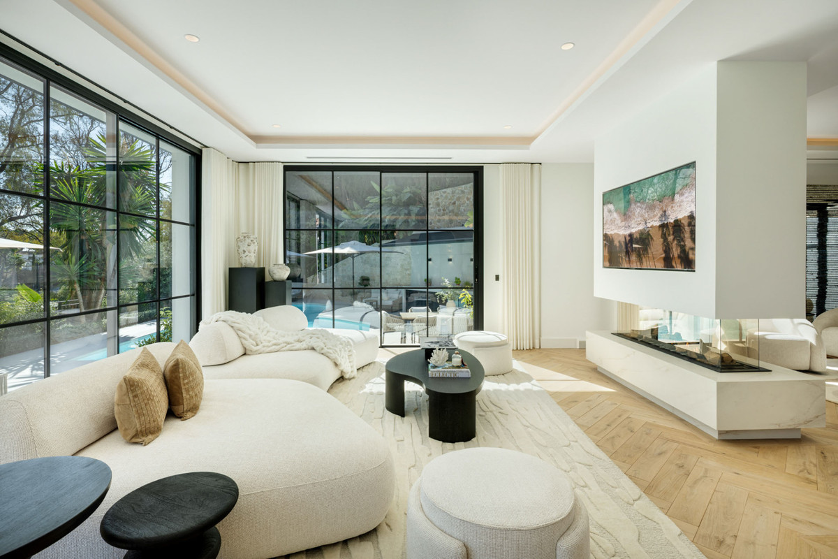 5 Bed Townhouse for sale in Benahavís Costa Del Sol, Málaga, Spain