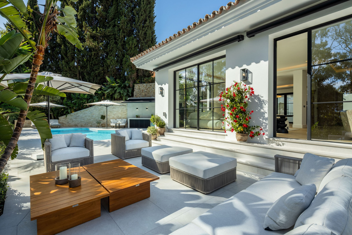5 Bed Townhouse for sale in Benahavís Costa Del Sol, Málaga, Spain