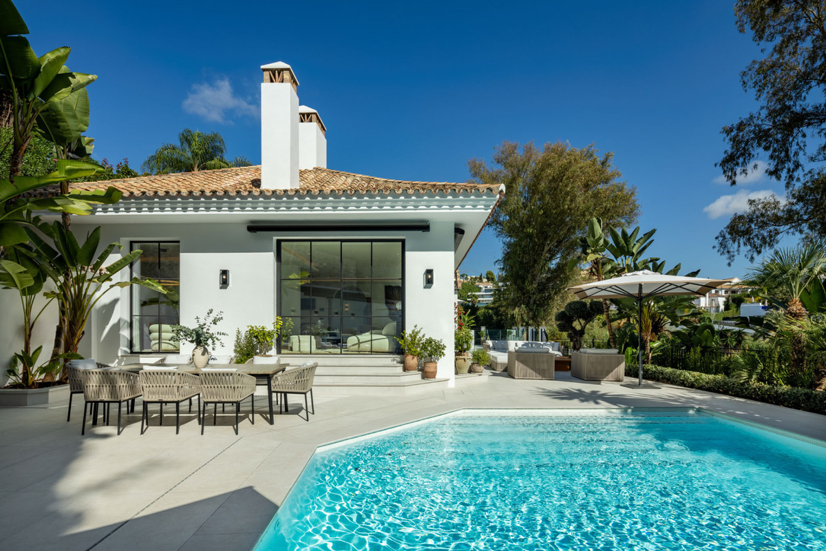 5 Bed Townhouse for sale in Benahavís Costa Del Sol, Málaga, Spain