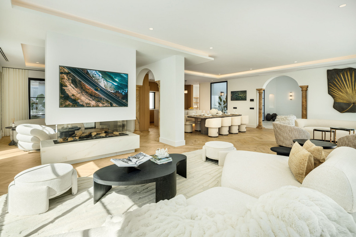5 Bed Townhouse for sale in Benahavís Costa Del Sol, Málaga, Spain