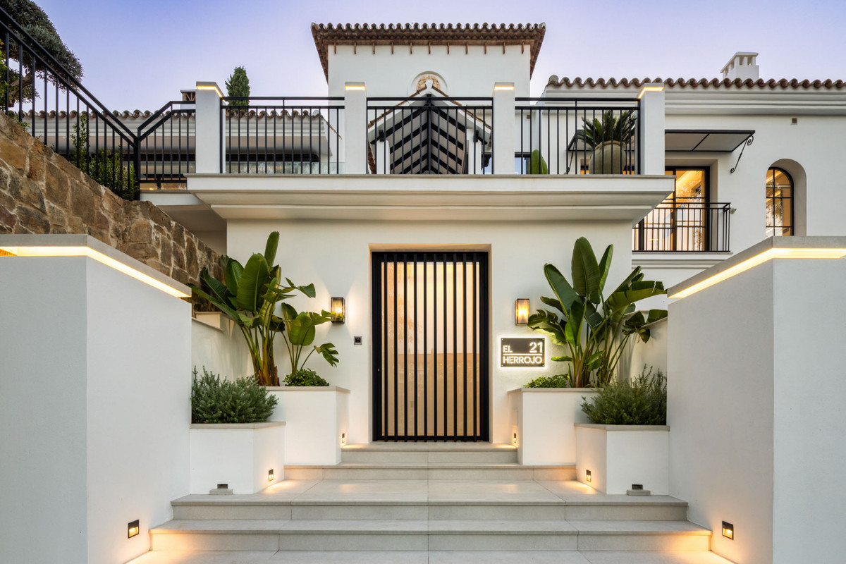 5 Bed Townhouse for sale in Benahavís Costa Del Sol, Málaga, Spain