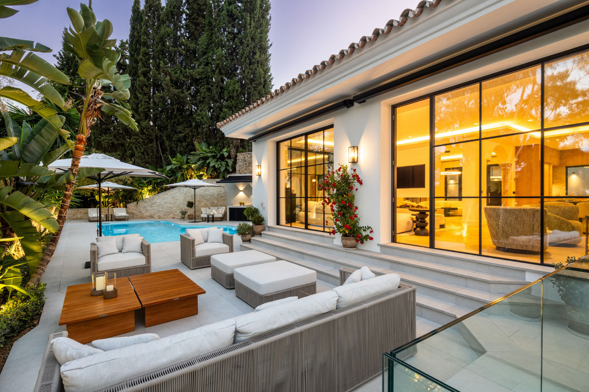 5 Bed Townhouse for sale in Benahavís Costa Del Sol, Málaga, Spain