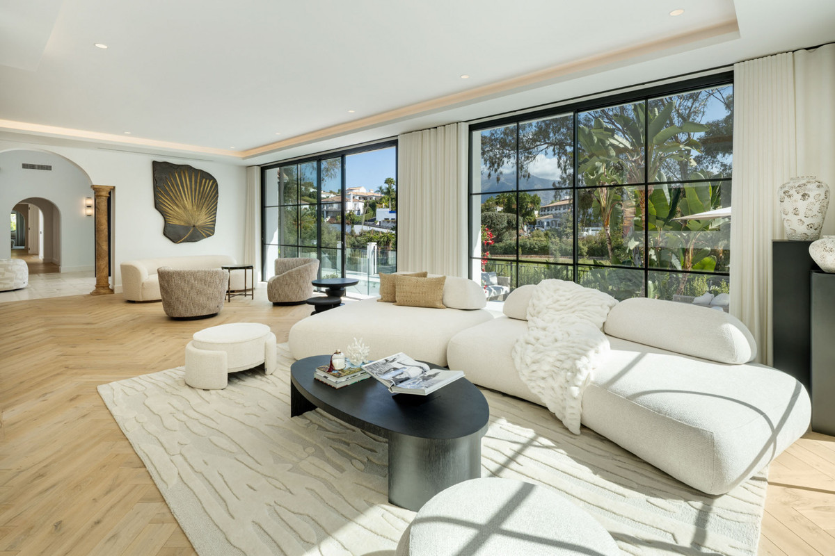5 Bed Townhouse for sale in Benahavís Costa Del Sol, Málaga, Spain