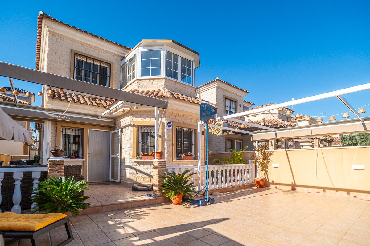 Se vende Villa - Chalet de 2 dormitorios en Costa Blanca, Alicante, España
