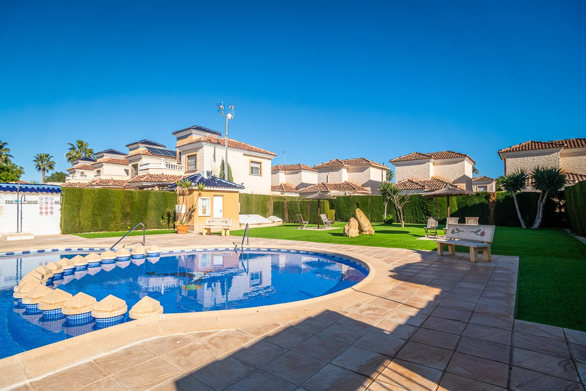 Se vende Villa - Chalet de 2 dormitorios en Costa Blanca, Alicante, España