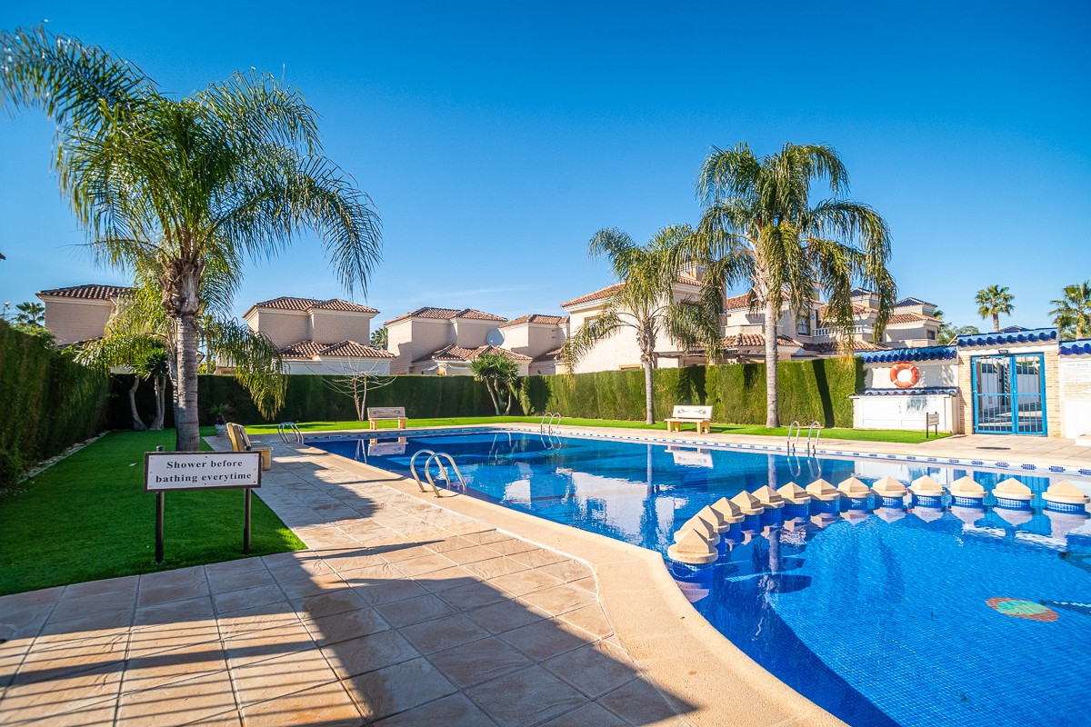 Se vende Villa - Chalet de 2 dormitorios en Costa Blanca, Alicante, España