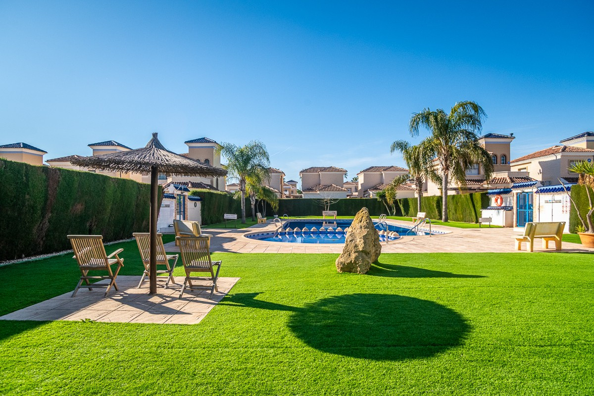 Se vende Villa - Chalet de 2 dormitorios en Costa Blanca, Alicante, España