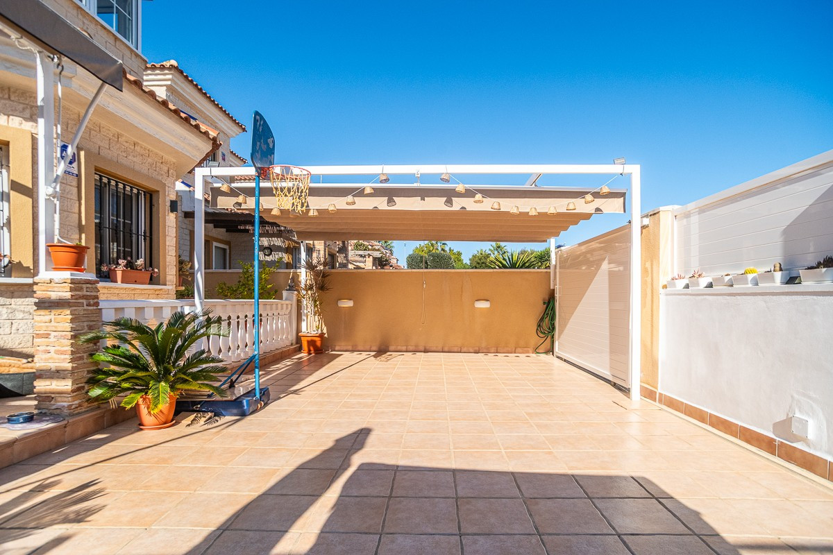 Se vende Villa - Chalet de 2 dormitorios en Costa Blanca, Alicante, España