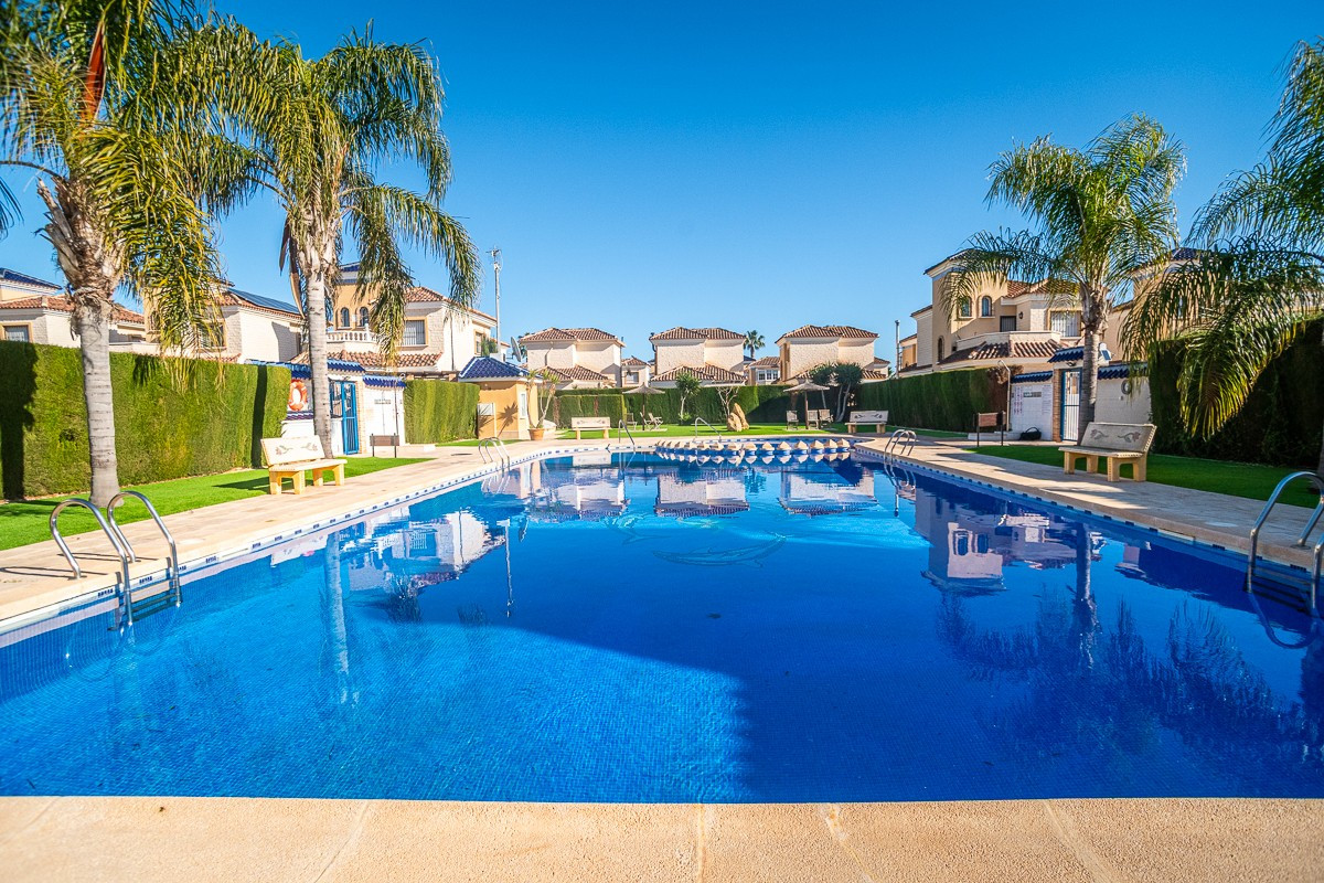 Se vende Villa - Chalet de 2 dormitorios en Costa Blanca, Alicante, España