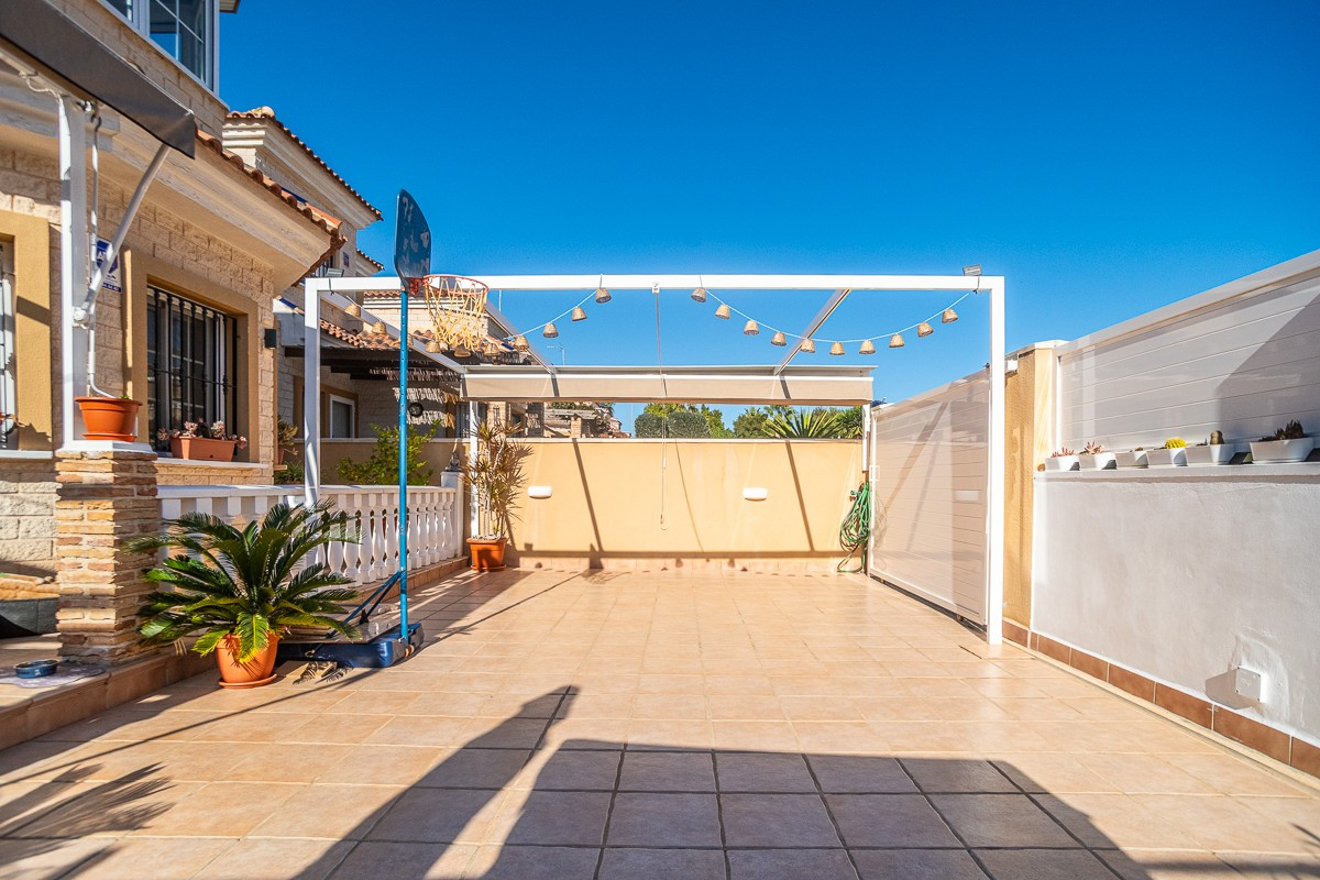 Se vende Villa - Chalet de 2 dormitorios en Costa Blanca, Alicante, España
