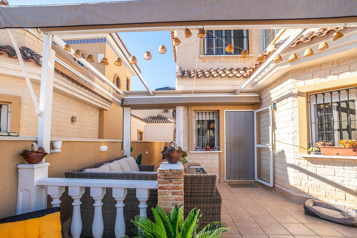 Se vende Villa - Chalet de 2 dormitorios en Costa Blanca, Alicante, España